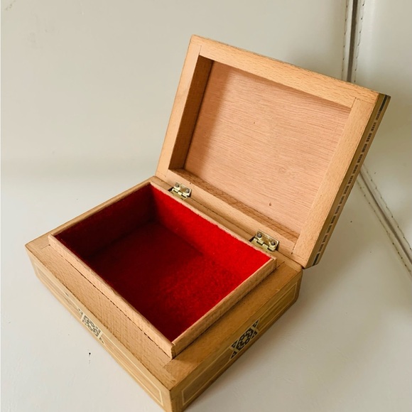 Wooden box - Picture 7 of 9